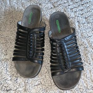 Baretraps Harlett Black Low Wedge Sandals — 8 — Memory Foam